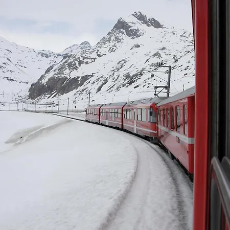民宿 Solution-grischun - Berninaexpress - Staedterip - Atemberaubende Aussicht *