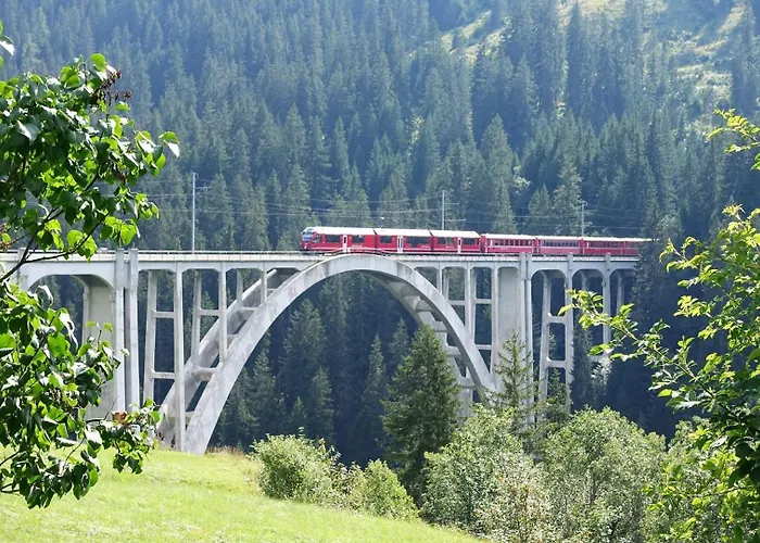 Solution-grischun - Berninaexpress - Staedterip - Atemberaubende Aussicht Coire